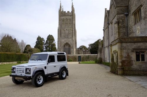 Land rover d-90 defender. left hand drive. turbo diesel station wagon.