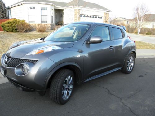 Fully loaded 2011 nissan juke sl sport utility 4-door 1.6l