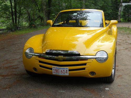 2004 chevrolet ssr base convertible 2-door 5.3l