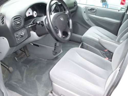 2005 Dodge Grand Caravan SXT Mini Passenger Van 4-Door 3.8L, image 2
