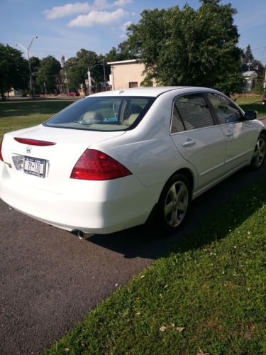 4D, 6 speed MT, Heated Leather Seats, Moonroof, image 2
