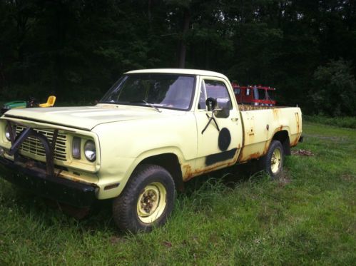 1976 dodge m880/w200 good fram or lot truck