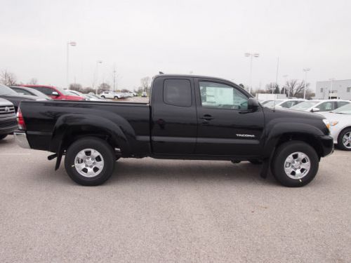 2014 toyota tacoma base