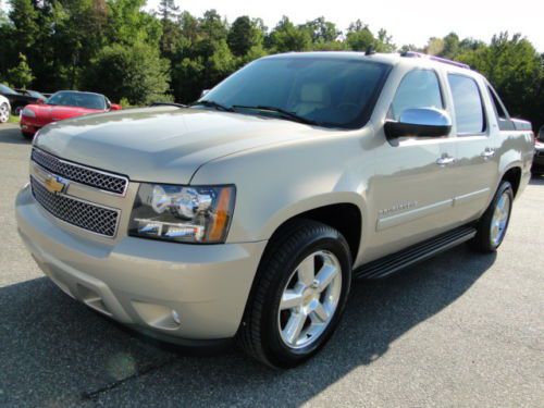 2008 chevrolet avalanche ltz 2wd  rebuilt salvage title repaired light damage