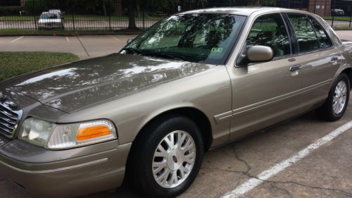 2003 ford crown victoria  in immaculate conditions and shape
