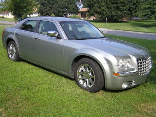 Mopar 2005 chrysler 300c 5.7l hemi 2 local owners-extras-diablosport-k&amp;n+ 25mpg+