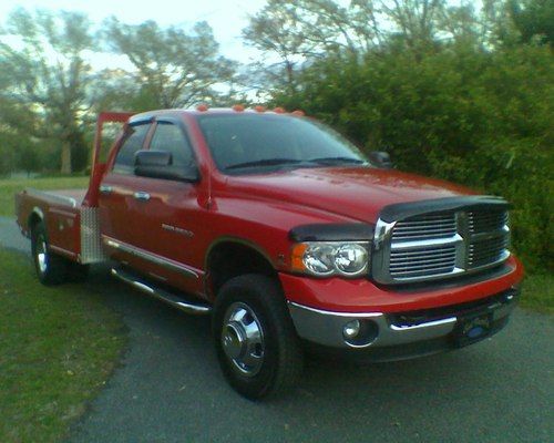 2005 low miliage red dodge ram 3500 flat bed dually p/u with tow package