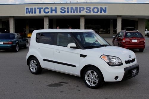 2010 kia soul  perfect 1-owner georgia carfax   this is a great little car!!