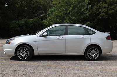 Ford focus 4dr sedan ses low miles manual gasoline 2.0l 4 cyl ingot silver metal