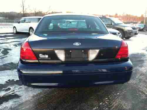 2008 Ford Crown Victoria Police Interceptor Sedan 4-Door 4.6L, image 2