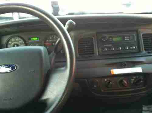 2008 Ford Crown Victoria Police Interceptor Sedan 4-Door 4.6L, image 6