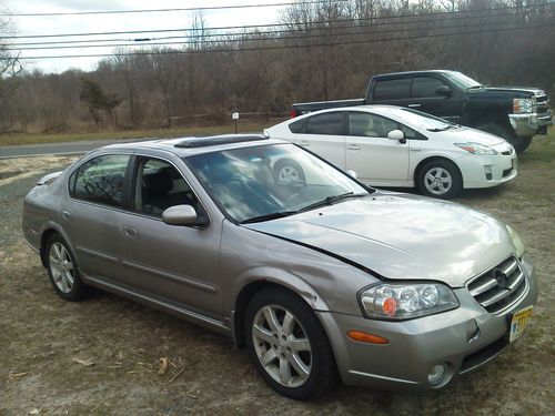 2003 nissian maxima runs great needs some cosmetic help