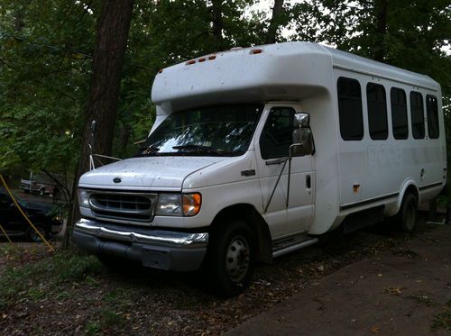 2000  e 450 mini bus