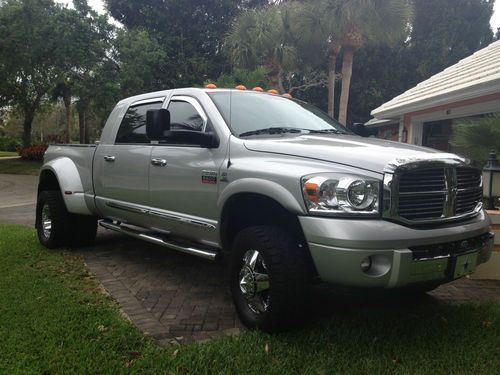 2009 dodge ram 3500 mega cab dually 4x4 lifted and only 28kmi