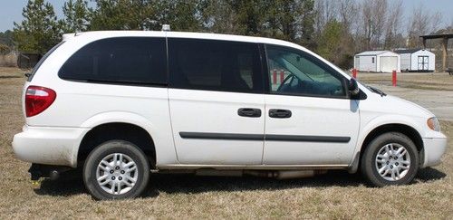 2005 dodge grand caravan - 6 passneger - wheelchair accessible