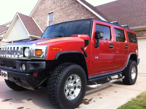 2004 hummer h2 base sport--new tires--runs and drives like new!  very nice  look
