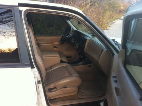 1998 Ford Explorer Eddie Bauer AWD 5.0L, image 3