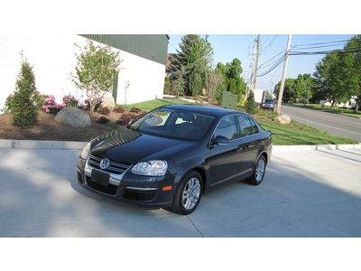 One owner! serviced ! turbo diesel!leather!premium package!no reserve!sunroof!09