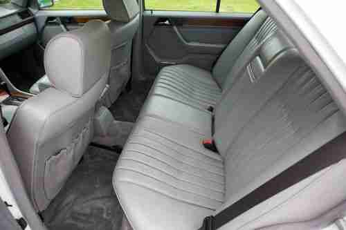 1993 Mercedes Benz 300D 2.5 Turbo, image 3