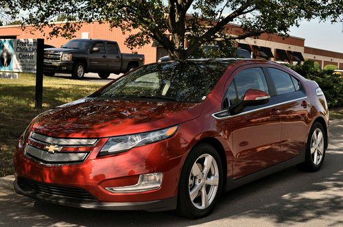 2011 chevy volt, bose, navigation, gm warranty, low miles, no damage...nice car