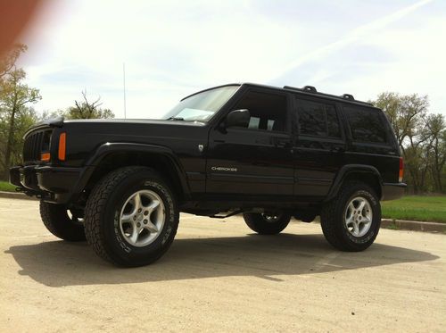 2001 jeep cherokee 60th anniv very clean blk int blk ext new 31s 3" 4.0 auto 4x4
