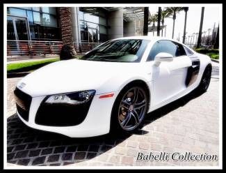 2012 audi r8 v10 5.2l white/carbon fiber insert with black leather/red stitching