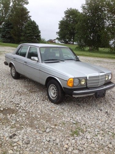 1983 mercedes-benz 240 d  179,000 miles rust free texas car