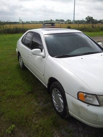 2001 nissan altima gxe sedan 4-door 2.4l, great car!!!