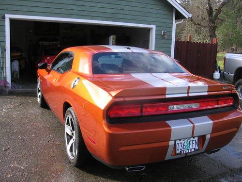 2011 dodge challenger srt8 coupe 2-door 6.4l