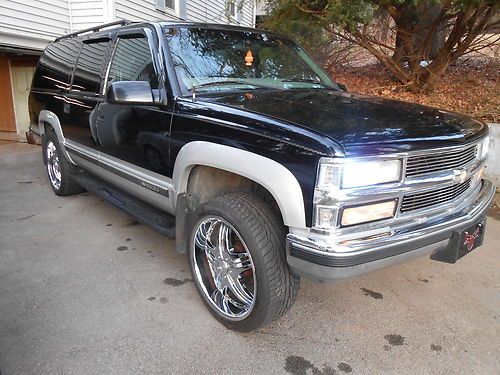 Custom chevy suburban black/gray, 1500, 4 x 4  custom 22" wheels !!!