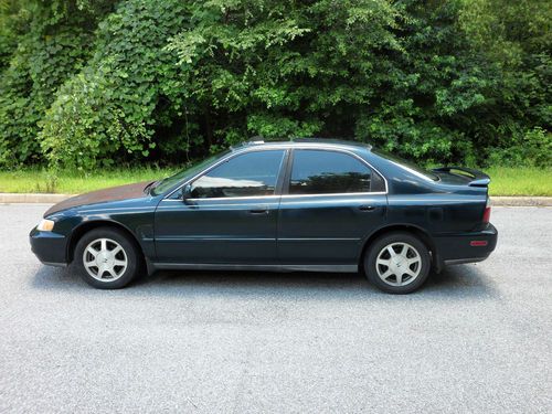 1996 Honda Accord EX Sedan 4-Door 2.2L, image 6