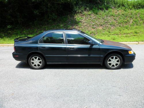 1996 Honda Accord EX Sedan 4-Door 2.2L, image 8