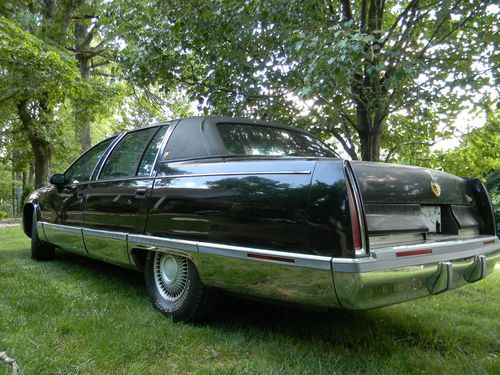 1993 cadillac fleetwood sedan 4-door 5.7l, runs great