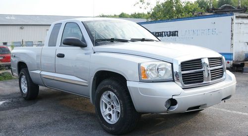 2005 dodge dakota slt extended cab pickup 4-door 4.7l