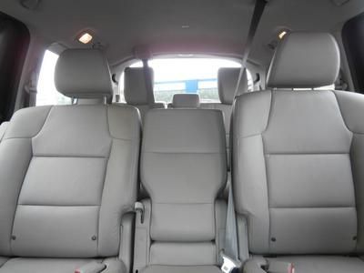 Warranty One owner Smoke free Clean Must sell Low miles rear entertainment, image 18