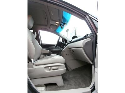 Warranty One owner Smoke free Clean Must sell Low miles rear entertainment, image 19