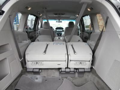 Warranty One owner Smoke free Clean Must sell Low miles rear entertainment, image 22