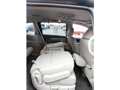 Warranty One owner Smoke free Clean Must sell Low miles rear entertainment, image 23