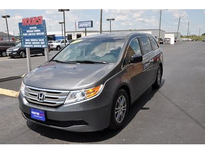 Warranty One owner Smoke free Clean Must sell Low miles rear entertainment, image 31