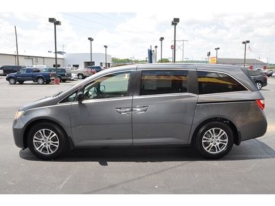 Warranty One owner Smoke free Clean Must sell Low miles rear entertainment, image 32