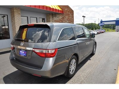 Warranty One owner Smoke free Clean Must sell Low miles rear entertainment, image 36