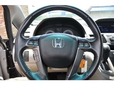 Warranty One owner Smoke free Clean Must sell Low miles rear entertainment, image 37