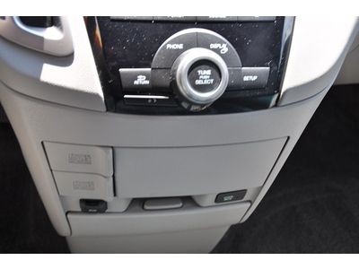 Warranty One owner Smoke free Clean Must sell Low miles rear entertainment, image 40