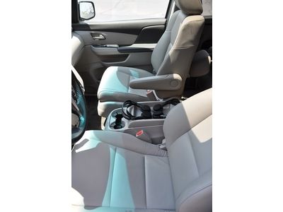 Warranty One owner Smoke free Clean Must sell Low miles rear entertainment, image 44