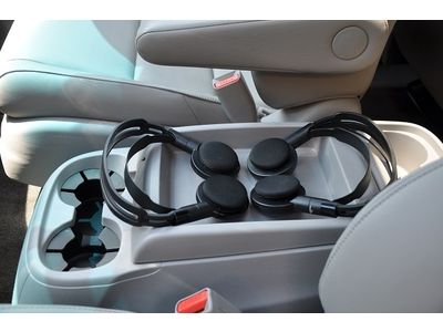 Warranty One owner Smoke free Clean Must sell Low miles rear entertainment, image 45