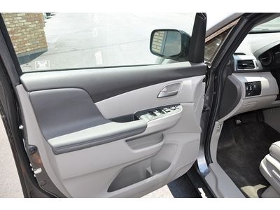 Warranty One owner Smoke free Clean Must sell Low miles rear entertainment, image 47