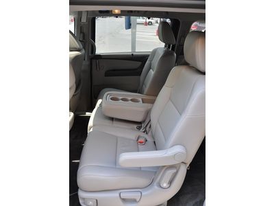 Warranty One owner Smoke free Clean Must sell Low miles rear entertainment, image 48