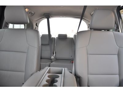 Warranty One owner Smoke free Clean Must sell Low miles rear entertainment, image 56