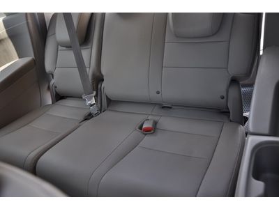 Warranty One owner Smoke free Clean Must sell Low miles rear entertainment, image 57