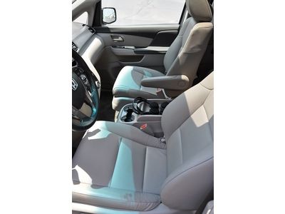 Warranty One owner Smoke free Clean Must sell Low miles rear entertainment, image 59